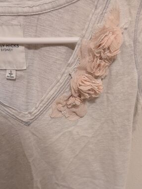 Gilly Hicks Cream V-Neck Pajama Top with Blush Floral Appliqué